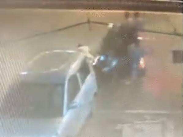 कोटा में दिनदहाड़े चाकूबाजी का CCTV आया सामने, 15 सेकंड में ट्रैफिक पुलिस के जवानों ने बचाई युवक की जान