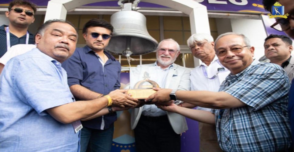 केकेआर बनाम आरआर: ईडन गार्डन्स पहुंचे एलन बॉर्डर, घंटी बजाकर मुकाबले का किया आगाज