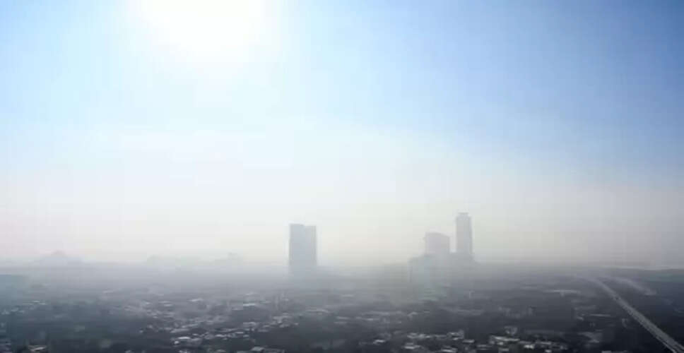 दिल्ली–एनसीआर में दमघोंटू हवा: दिसंबर की शुरुआत से एक्यूआई ‘बेहद गंभीर’, अस्पतालों में बढ़ रही मरीजों की संख्या