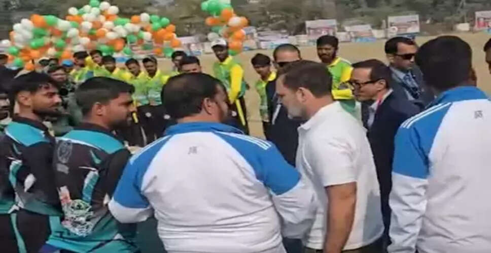 राहुल गांधी ने किया क्रिकेट टूर्नामेंट का उद्घाटन