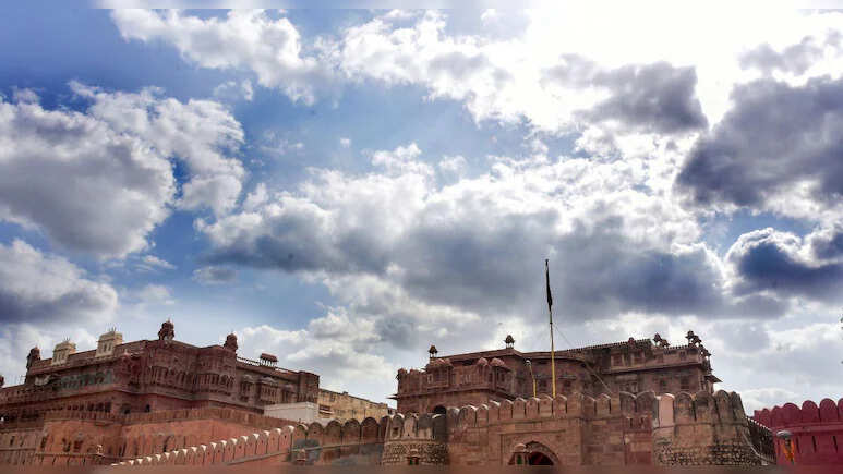 राजस्थान में सक्रिय पश्चिमी विक्षोभ से बदला मौसम, बारिश और ओलावृष्टि से गिरी तापमान, 31 मार्च तक अलर्ट