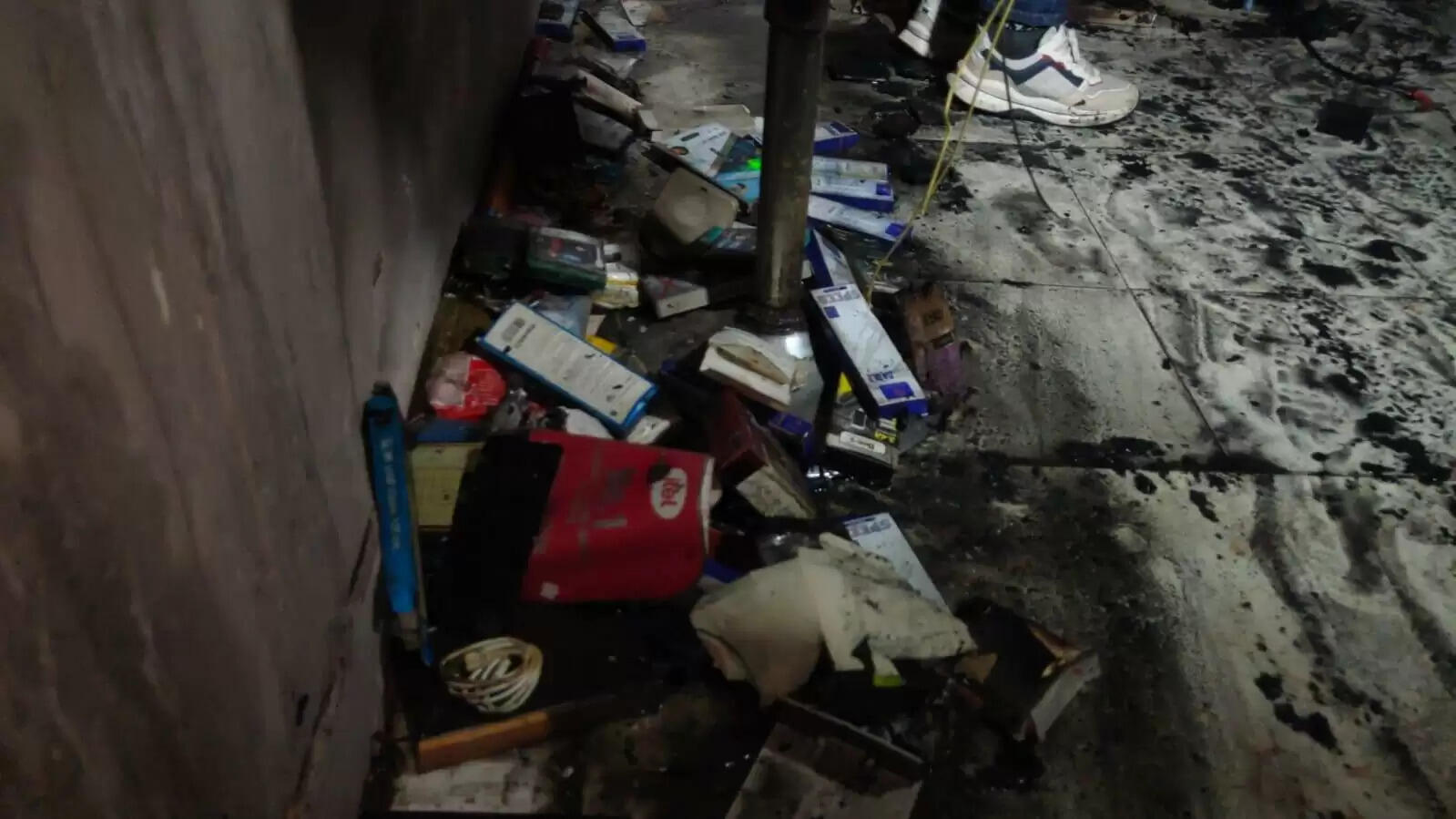 सांगानेर में चोरों का आतंक, फुटेज में देखें मकर संक्रांति की रात मोबाइल शोरूम से 60 से ज्यादा फोन और 50 हजार नकद चोरी