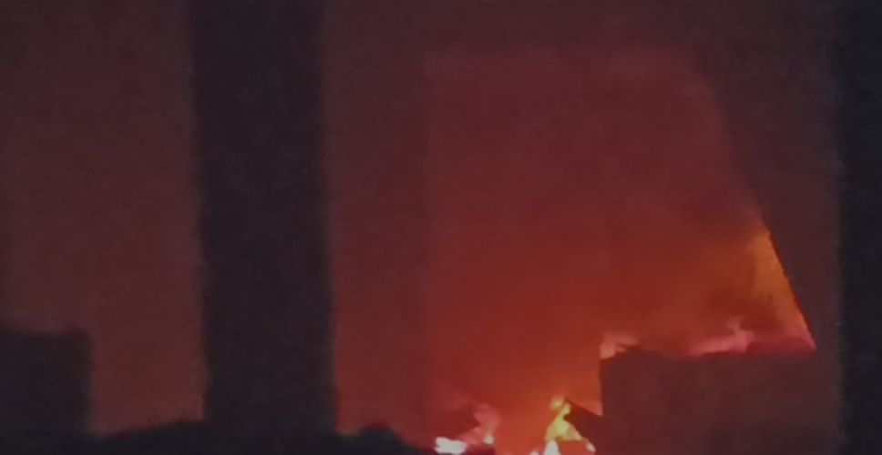 हरदोई में इलेक्ट्रॉनिक्स शोरूम व गोदाम में भीषण आग, 22 लाख नकदी सहित 2 करोड़ का सामान जलकर खाक