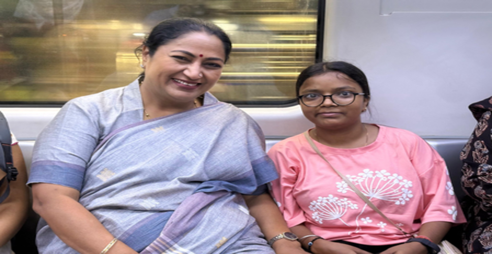 सीएम रेखा गुप्ता की पहल, दिल्ली मेट्रो के 10 स्टेशनों पर लगेंगे पुराने कपड़ों के कलेक्शन बॉक्स