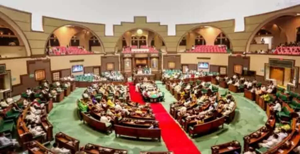 मध्य प्रदेश: हंगामे के साथ विधानसभा सत्र की शुरुआत, कांग्रेस विधायकों ने अनोखा विरोध-प्रदर्शन किया