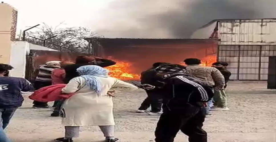 ग्रेटर नोएडा : फैक्ट्री में भीषण आग, लाखों का सामान जलकर खाक