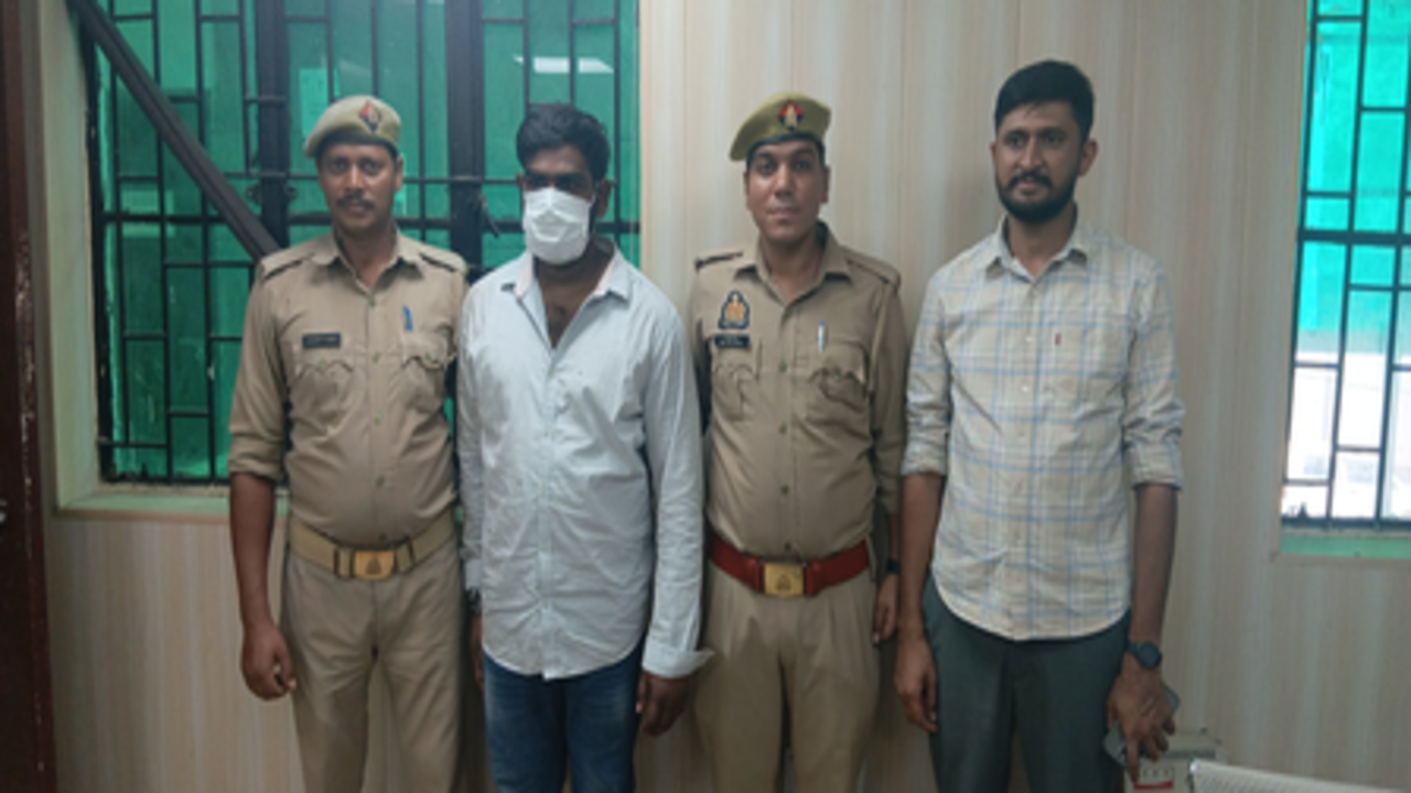 नोएडा: पीजी से चोरी करने वाला तामिलनाडू का शातिर चोर गिरफ्तार, 6 लैपटॉप, 7 मोबाइल, बाइक और नकदी बरामद