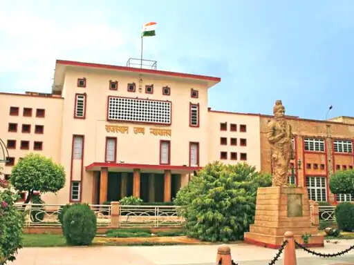 हाईकोर्ट ने शहरी सेवा शिविर में सरकारी जमीन पर बसी कॉलोनियों के नियमन पर लगाई रोक, UDH से मांगा जवाब