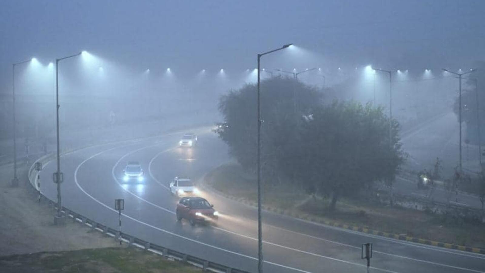 गुलाबी नगर घने कोहरे के आगोश में, शून्य विजिबिलिटी, 16 शहरों में येलो अलर्ट