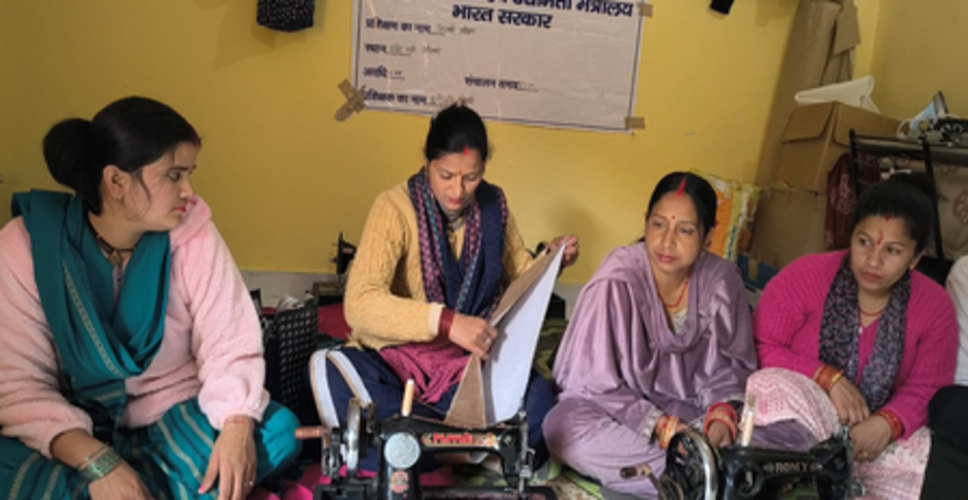 चमोली में जूट बैग निर्माण और हस्तशिल्प से महिलाएं लिख रही हैं सफलता की नई कहानी