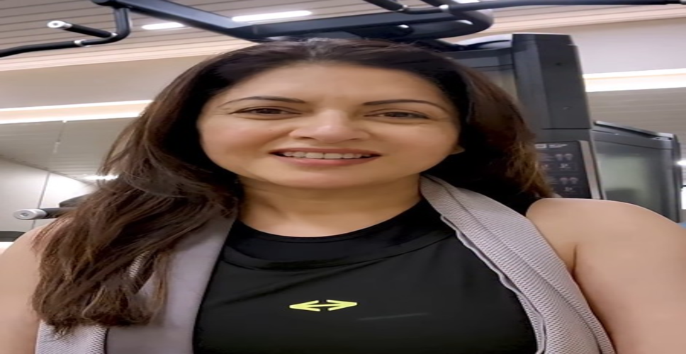 भाग्यश्री ने बताया रीढ़ की हड्डी को लचीला बनाने का सबसे आसान तरीका