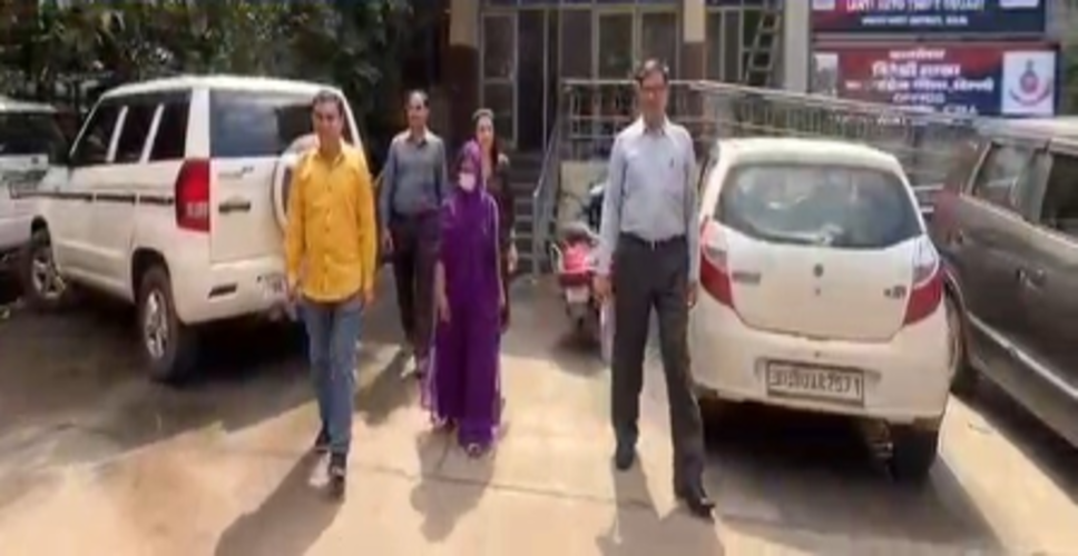 दिल्ली के शालीमार बाग में रह रही बांग्लादेशी महिला पर कार्रवाई