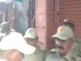 वीडियो में देंखे जयपुर के दड़ा मार्केट में पार्किंग विवाद के दौरान दुकानदार और बाइक सवार में झगड़ा