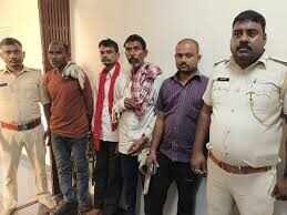 कोटा में शराबी कॉन्स्टेबल का हाईवोल्टेज ड्रामा, एक्सक्लूसिव वीडियो में देंखे पिज्जा लेट होने पर किया हंगामा; राहगीरों से भी मारपीट