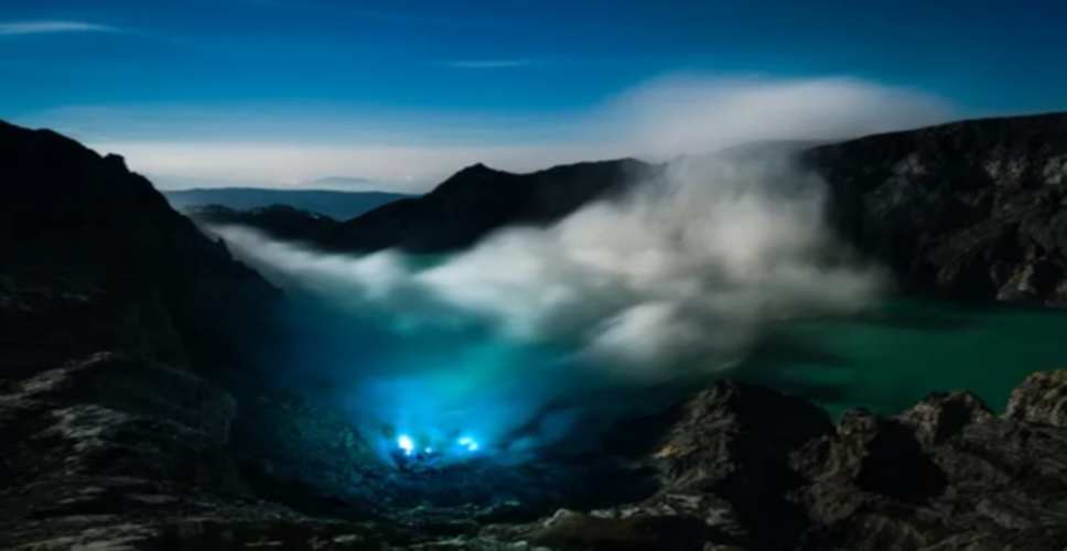 दुनिया की सबसे अम्लीय फिरोजी झील, जहां से निकलती है नीली आग, जानें क्या कहता है विज्ञान