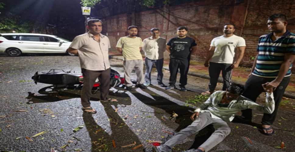 साउथ ईस्ट दिल्ली में पुलिस से मुठभेड़ में बदमाश घायल, चोरी, डकैती समेत 17 केस दर्ज