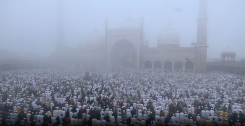 जामा मस्जिद में लोगों ने अदा की ईद-उल-फितर की नमाज, देश में अमन और भाईचारे की मांगी दुआ