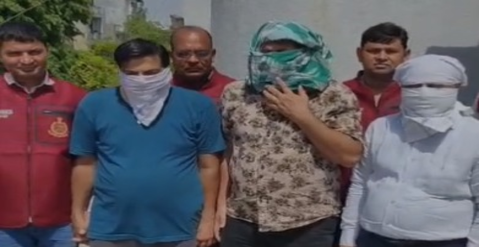 दिल्ली : करोल बाग में नकली यूएनओ मिंडा स्विचों का बड़ा रैकेट पकड़ा, तीन गिरफ्तार