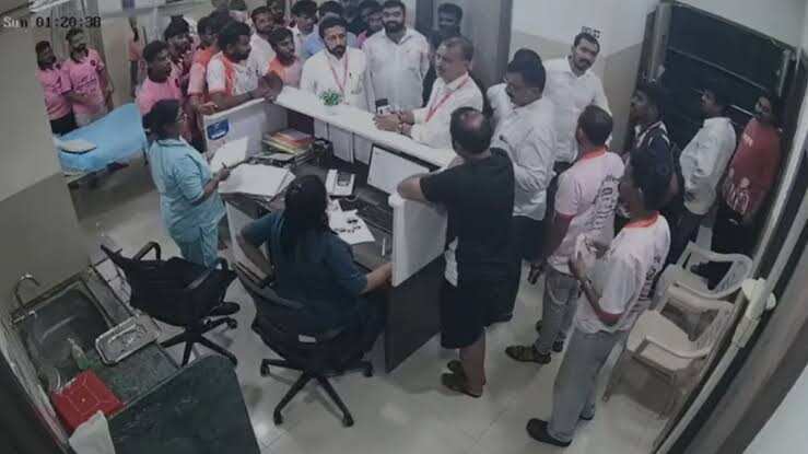 पालघर में शिवसेना पदाधिकारियों पर अस्पताल में मारपीट का आरोप, बिल विवाद के बाद हुआ हंगामा; CCTV में कैद घटना