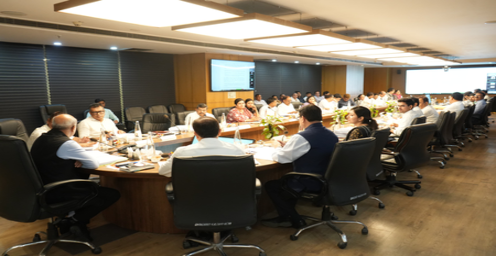 ग्रेटर नोएडा प्राधिकरण की 143वीं बोर्ड बैठक में बड़े फैसले, ईवी बसों और नई सड़कों तक हुईं कई घोषणाएं