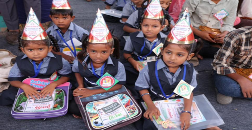 गुजरात में 11 लाख से ज्यादा छात्रों का नामांकन, स्कूल एडमिशन अभियान 17,338 गांवों तक पहुंचा