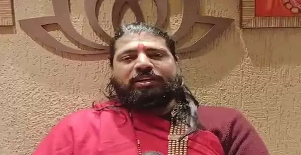 धीरेंद्र शास्त्री के तिरंगे वाले बयान को महंत लोकेश दास का समर्थन, बोले- जातिवाद में नहीं बंटना चाहिए