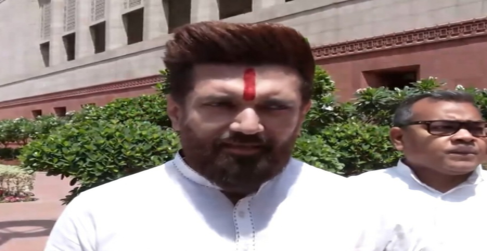 एनडीए के सांसदों ने पीएम मोदी के ऐतिहासिक कदम को सराहा, कहा-आज का दिन भावुक और महिलाओं के सम्मान का