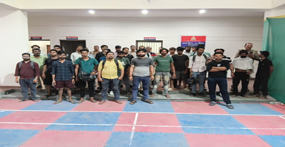 नोएडा पुलिस ने सार्वजनिक जगहों पर शराब पीने वालों के खिलाफ की सख्ती, 125 लोगों पर कार्रवाई