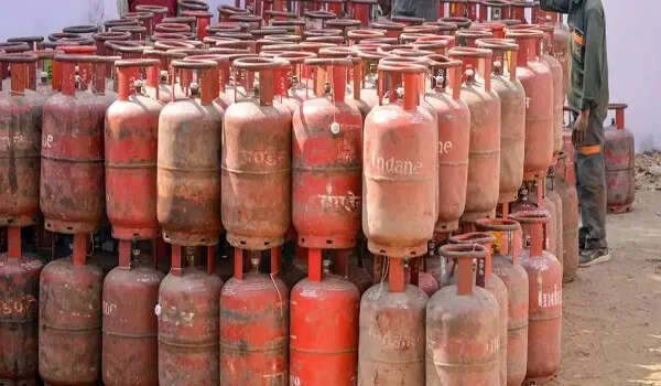 राजस्थान में रसोई गैस बुकिंग नियमों में बदलाव, ग्रामीण क्षेत्रों में 25 दिन बाद ही बुकिंग, वीडियो में देंखे आपूर्ति व्यवस्था पर नजर