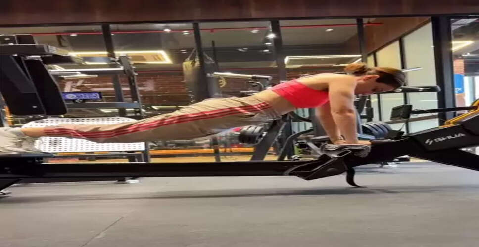 सोहा अली खान ने पोस्ट किया वर्कआउट वीडियो, जानें शरीर को किस तरह रखती है ये एक्सरसाइज