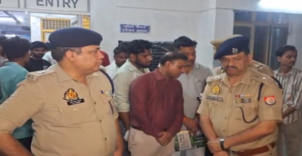 यूपी : बहराइच में ट्रक और बस की भीषण टक्कर में चार की मौत, 10 घायल, तीन की हालत गंभीर