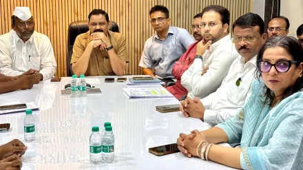 महाराष्ट्र में आदिवासी हॉस्टल में रहने की 30 साल की उम्र सीमा खत्म, वीडियो में जाने सरकार ने वापस लिया संशोधित नियम