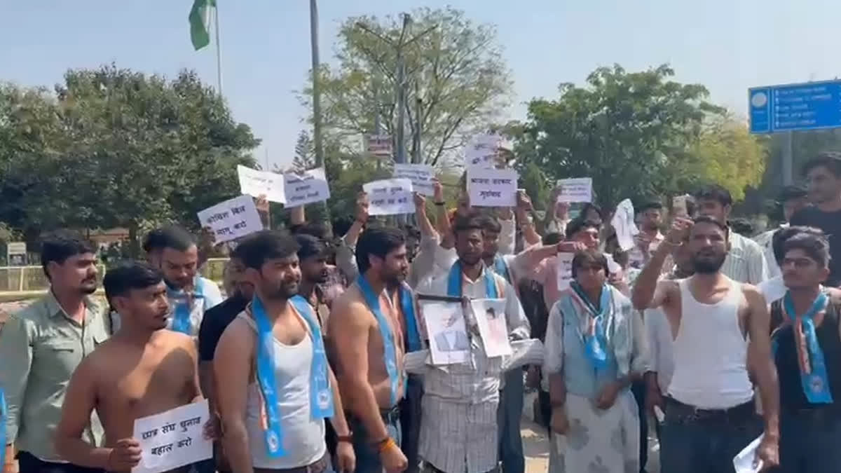 राजस्थान यूनिवर्सिटी में सिंडिकेट बैठक के बीच हंगामा, फुटेज में देखें NSUI कार्यकर्ताओं का विरोध प्रदर्शन, पुलिस ने किया हल्का बल प्रयोग