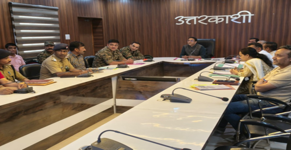उत्तरकाशी : सीमा से लगे वन भूमि हस्तांतरण मामलों की जिलाधिकारी ने की समीक्षा