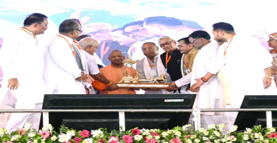 उत्तर प्रदेश में पहचान का संकट खड़ा करने वालों को अब दुत्कारती है जनताः सीएम योगी