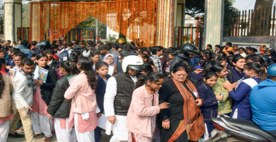 बिहार: मैट्रिक परीक्षा में भी छात्राएं छात्रों से आगे निकलीं, पहले तीन स्थानों में पांच परीक्षार्थियों में चार छात्राएं