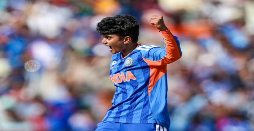आईसीसी रैंकिंग: स्मिथ को पछाड़कर 'नंबर-1' गेंदबाज बनीं श्री चरणी