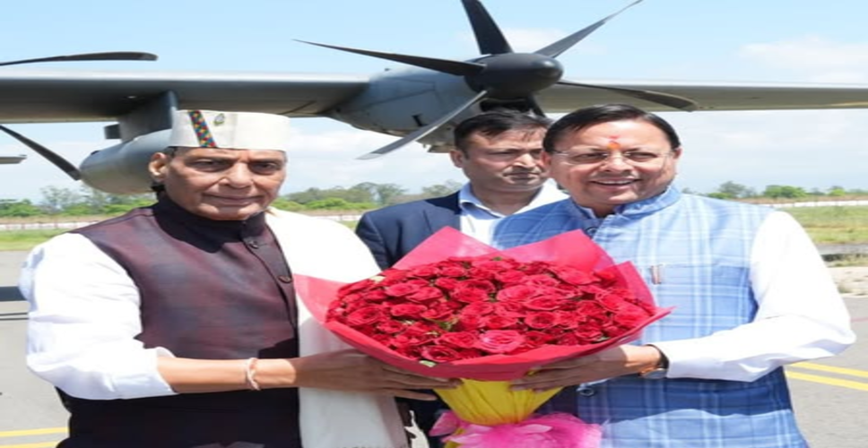 सीएम धामी ने हल्द्वानी में रक्षा मंत्री किया स्वागत, कहा-राजनाथ सिंह का आना हमारे लिए गर्व की बात