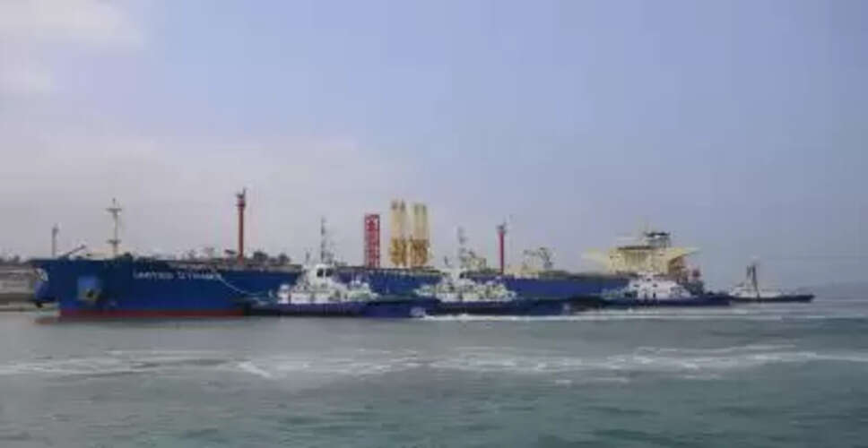 मादुरों की गिरफ्तारी के बाद अमेरिकी सेना ने दो टैंकरों पर किया कब्जा, रूस से बिगड़ सकती है बात