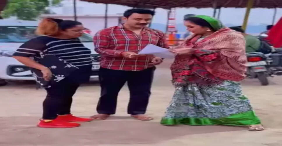 &lsquo;यूपी वाली-बिहार वाली&rsquo; की शूटिंग पूरी, रानी चटर्जी बोलीं- हर फिल्म सेट पर मां को साथ लाती हूं