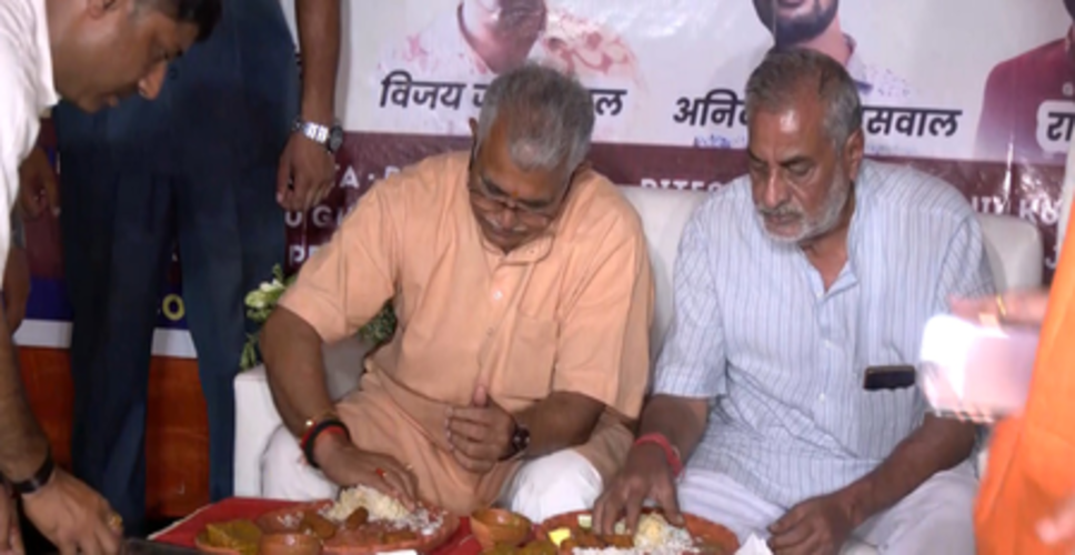 बंगाल में भाजपा की जीत के बाद कोलकाता में &lsquo;मछली उत्सव&rsquo;, दिलीप घोष ने ममता बनर्जी पर साधा निशाना