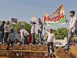 अजमेर में पेयजल संकट को लेकर कांग्रेस का जोरदार प्रदर्शन, वीडियो में देंखे मटके फोड़कर जताया विरोध; पुलिस से धक्का-मुक्की