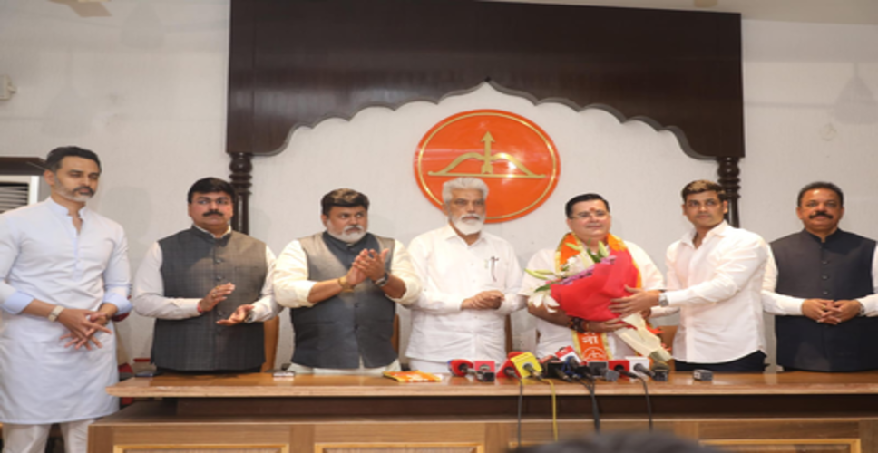 महाराष्ट्र : पूर्व सांसद आनंद परांजपे 14 साल बाद फिर से शिवसेना में शामिल हुए