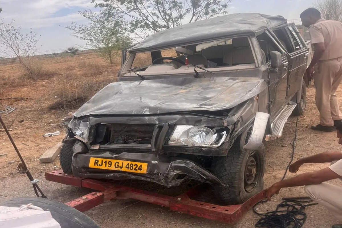 पोकरण में राष्ट्रीय राजमार्ग पर कार पलटी, 2 चचेरे भाइयों की मौत, 7 घायल