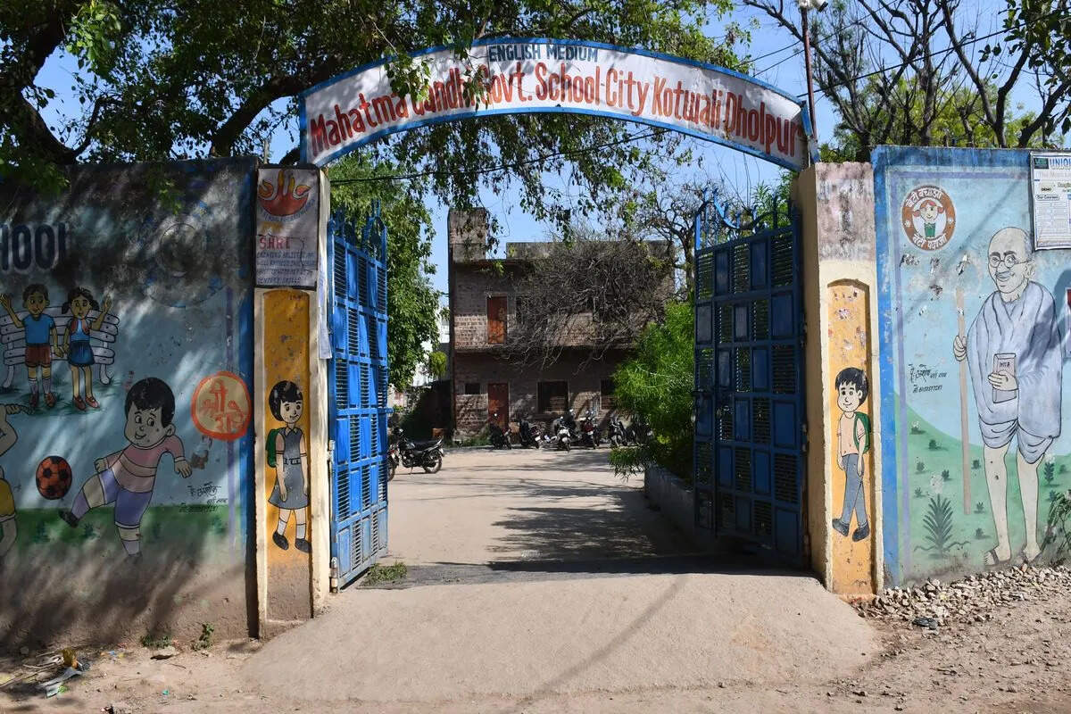 गिरते नामांकन की चुनौती, प्रवेशोत्सव से बच्चों को स्कूल लाने पर जोर