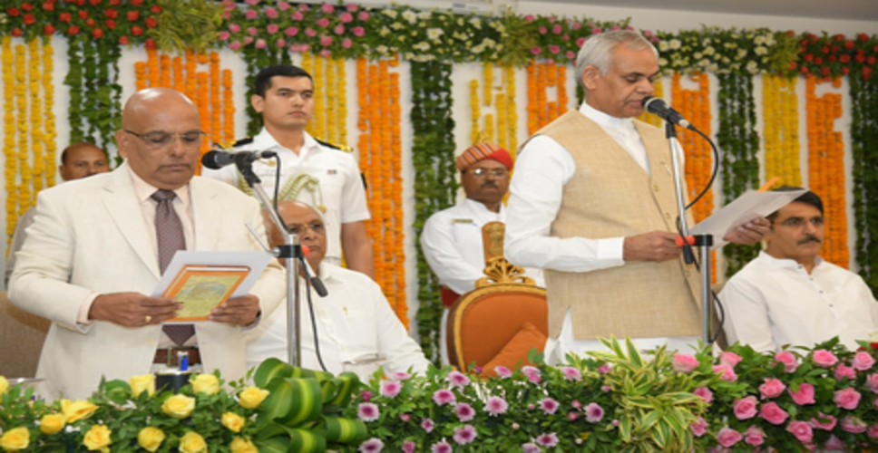हाई कोर्ट के पूर्व न्यायाधीश बीरेन वैष्णव गुजरात के लोकायुक्त नियुक्त, लोकभवन में ली शपथ