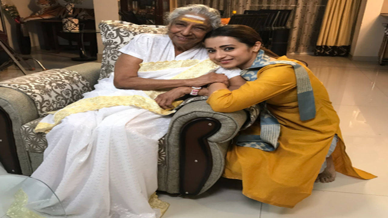 एस. जानकी के निधन पर भावुक हुईं तृषा कृष्णन, बोलीं- 'आपकी आवाज हमेशा अमर रहेगी'