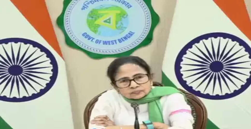 ममता बनर्जी का चुनाव आयोग पर आरोप, बंगाल में काटे जा रहे अल्पसंखकों के वोट