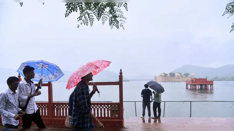 राजस्थान में मौसम का बदला मिजाज, ओलावृष्टि से गिरी पारा, 31 मार्च तक बारिश-आंधी का अलर्ट