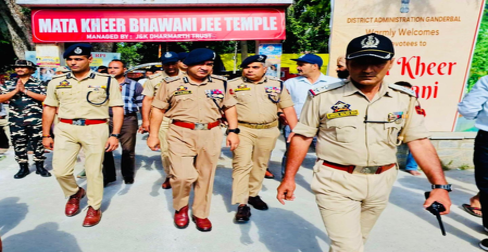आईजी कश्मीर जोन ने खीर भवानी मेले से पहले माता खीर भवानी मंदिर में सुरक्षा व्यवस्था का लिया जायजा